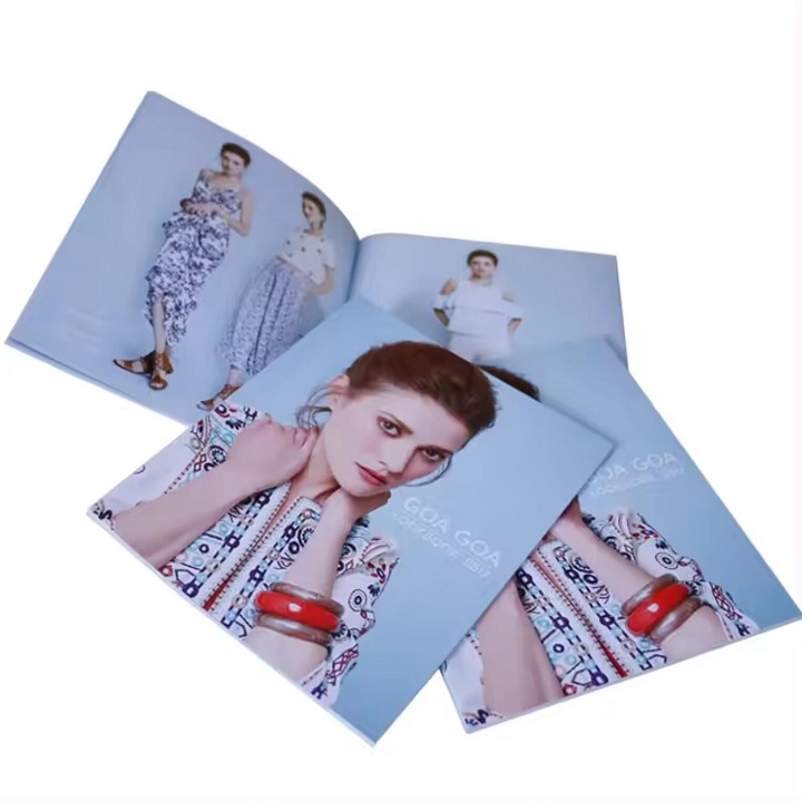 Sp&oacute;jrz na książkę